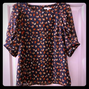Sweet navy blouse / small bird detail - like new!